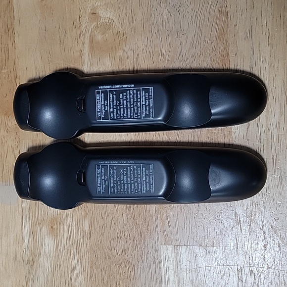 Set of 2 used Verizon Fios Remotes - Picture 2 of 4